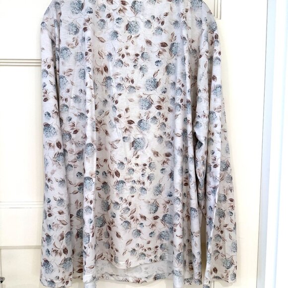 Size XXXL - Ivory w/Blue Hydrangea Floral Pattern, V-Neck, Long-Sleeve T-Shirt - Picture 3 of 4